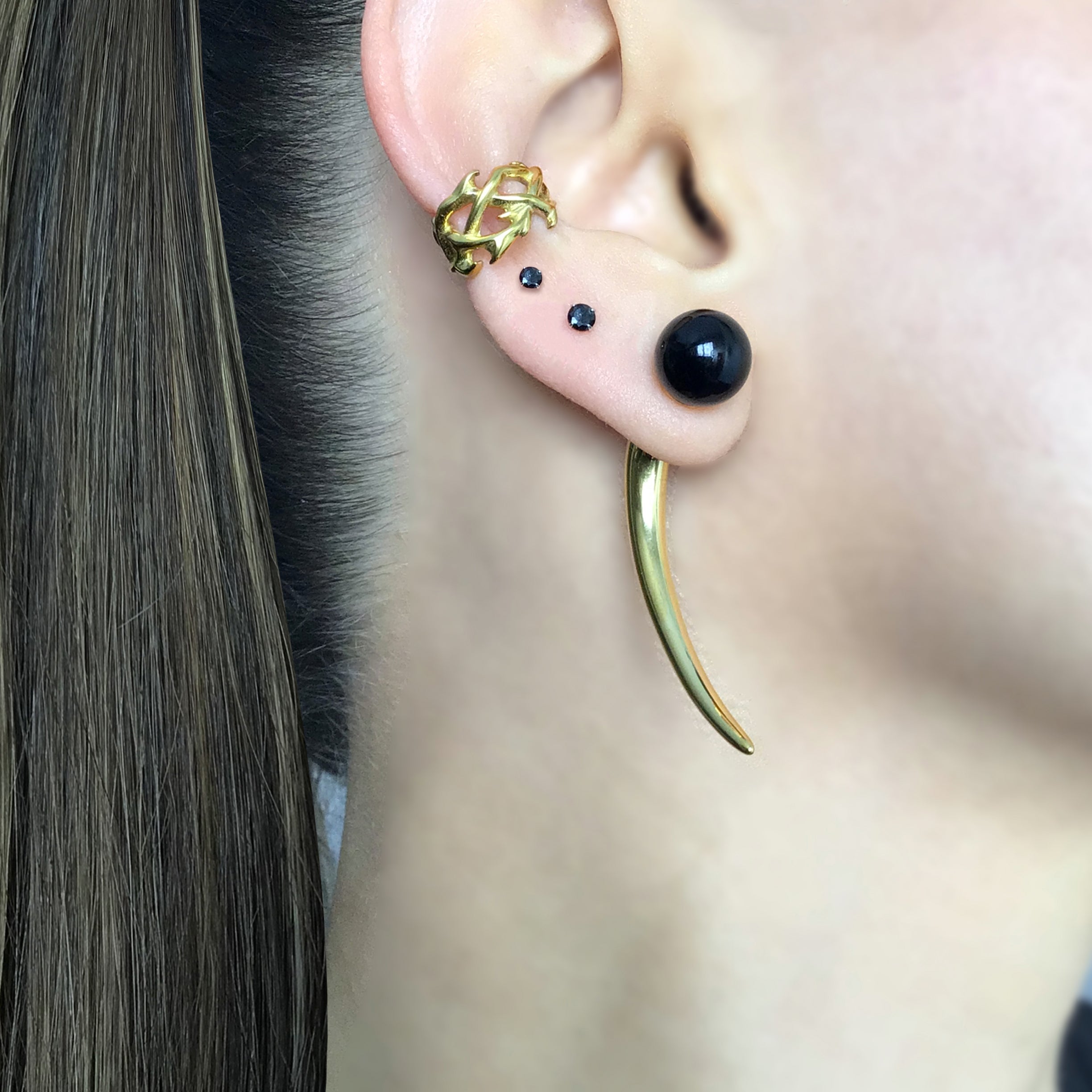 Black Pearl claw ear jacket earrings in Black