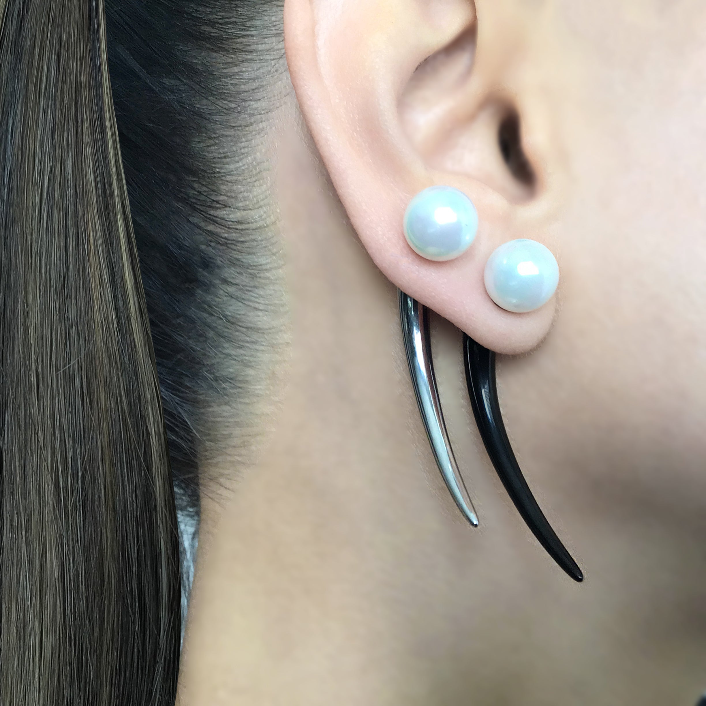 Pearl claw ear jacket earrings