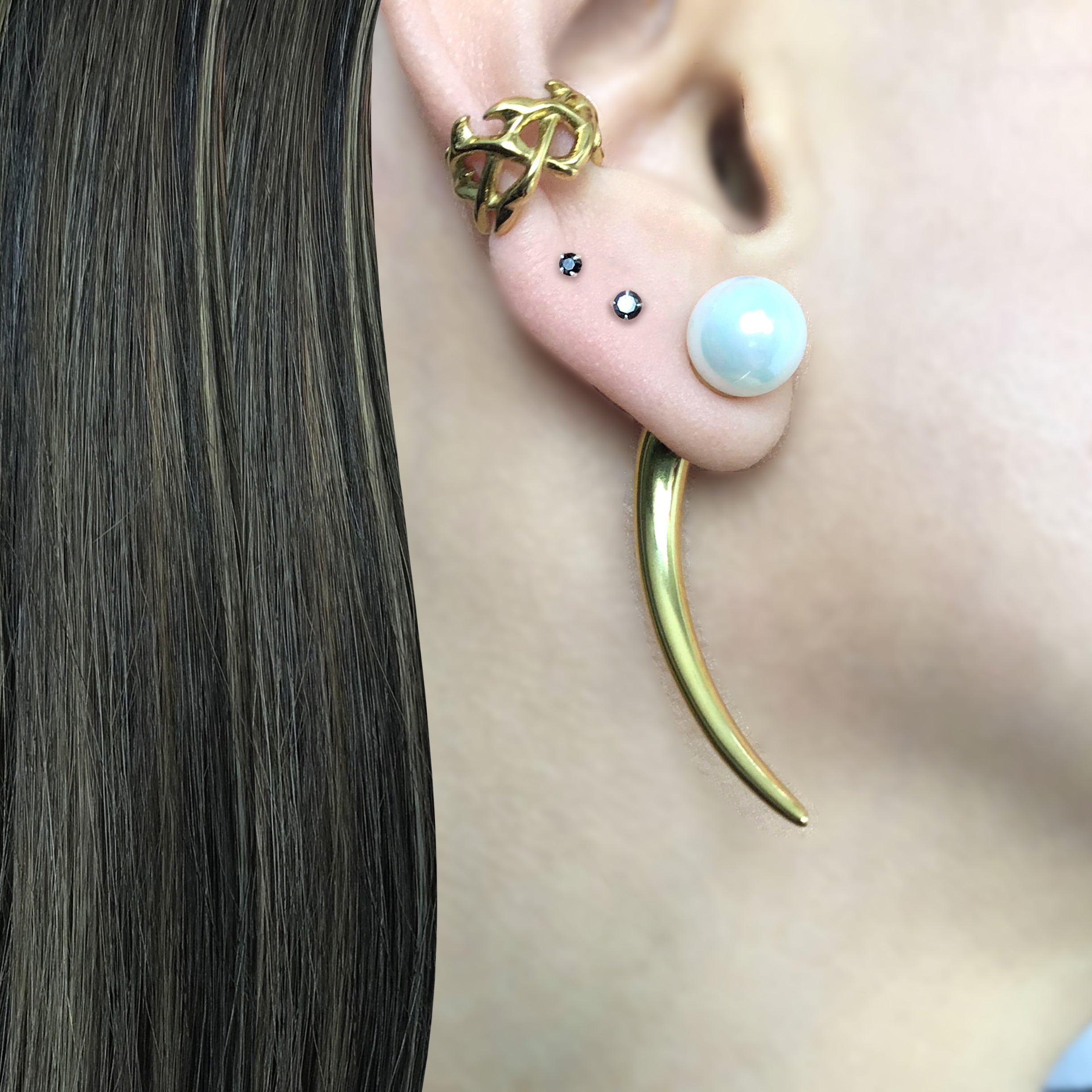 Pearl claw ear jacket earrings