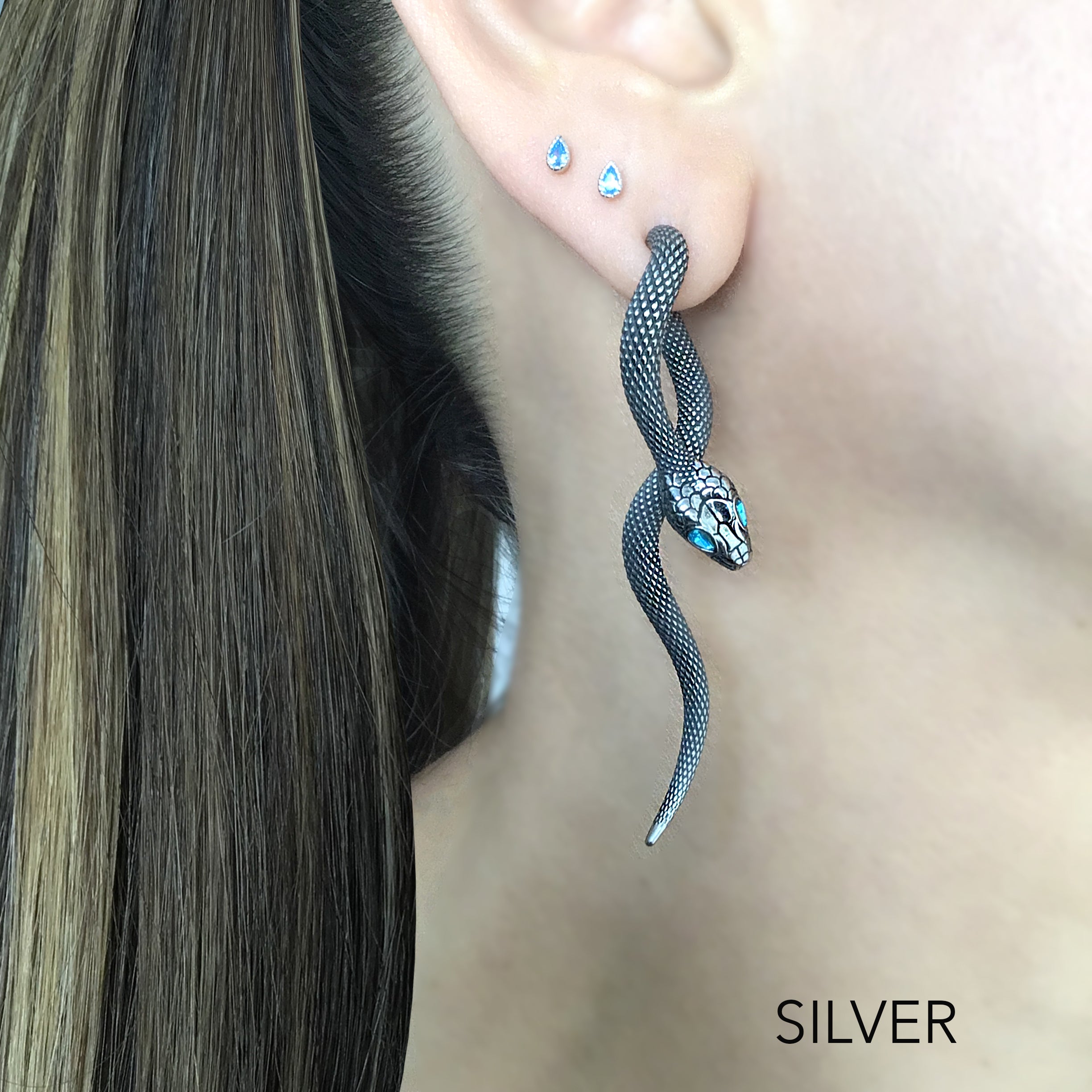 Snake front back earrings with aquamarine eyes in Black