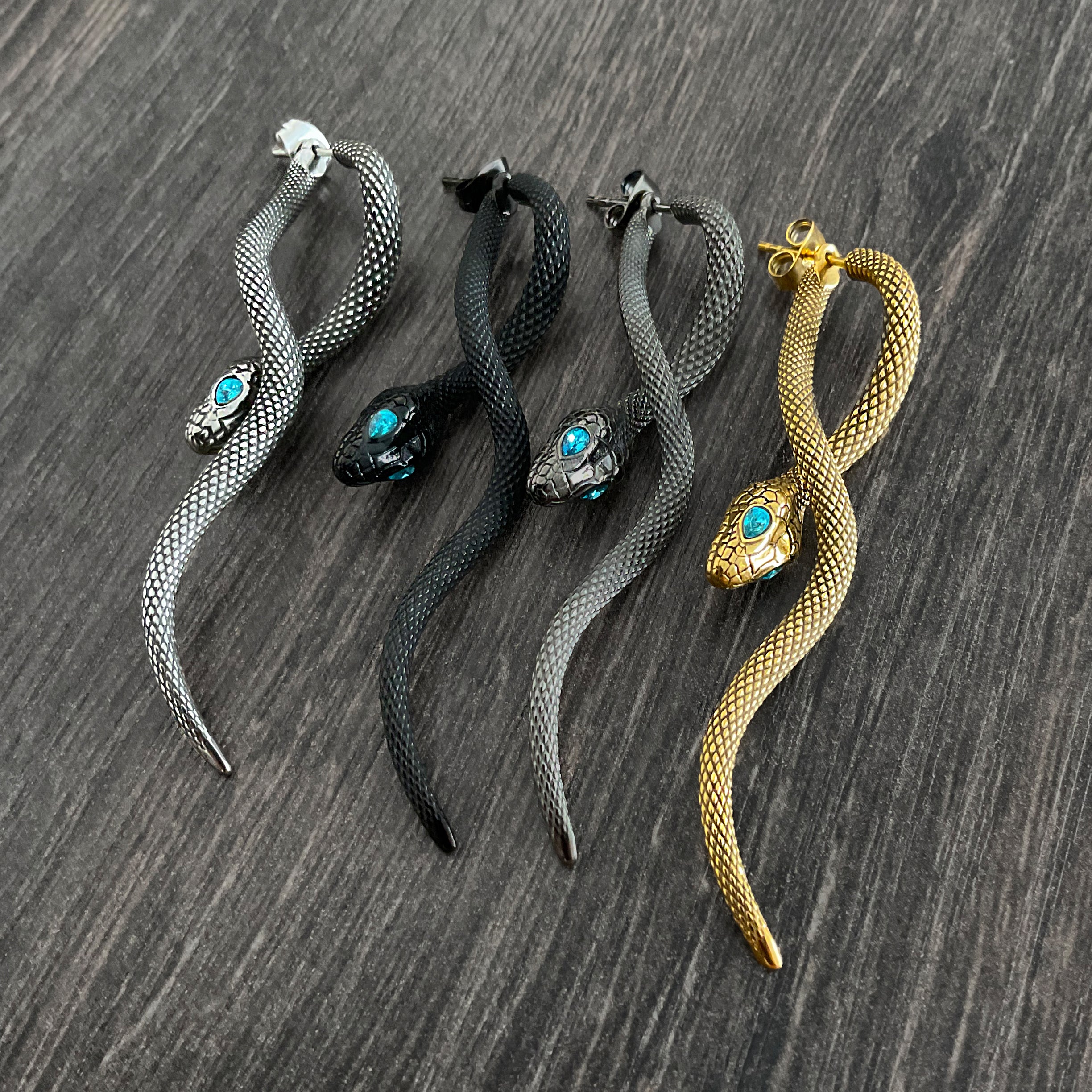 Snake front back earrings with aquamarine eyes in Black