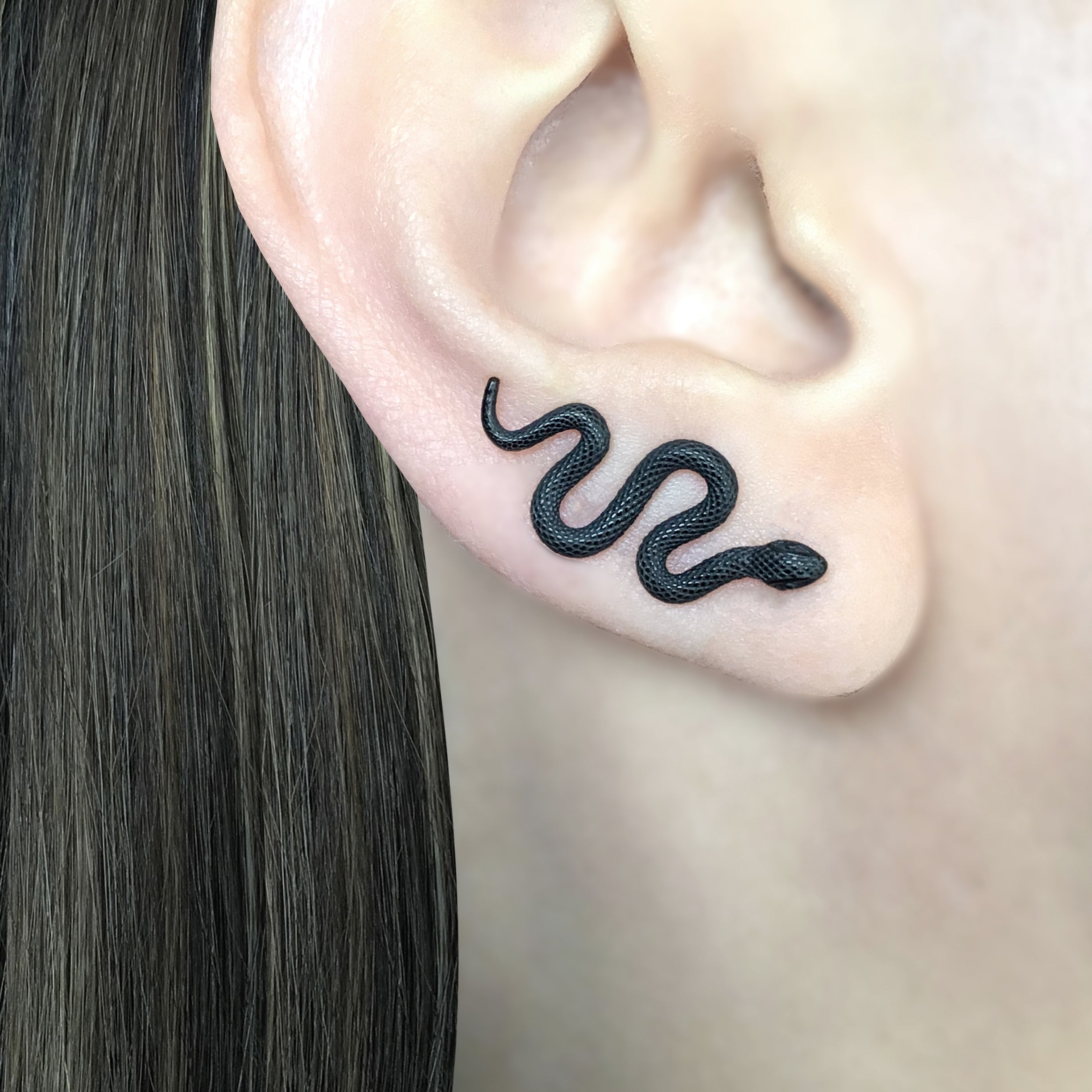 Snake ear crawler in Black