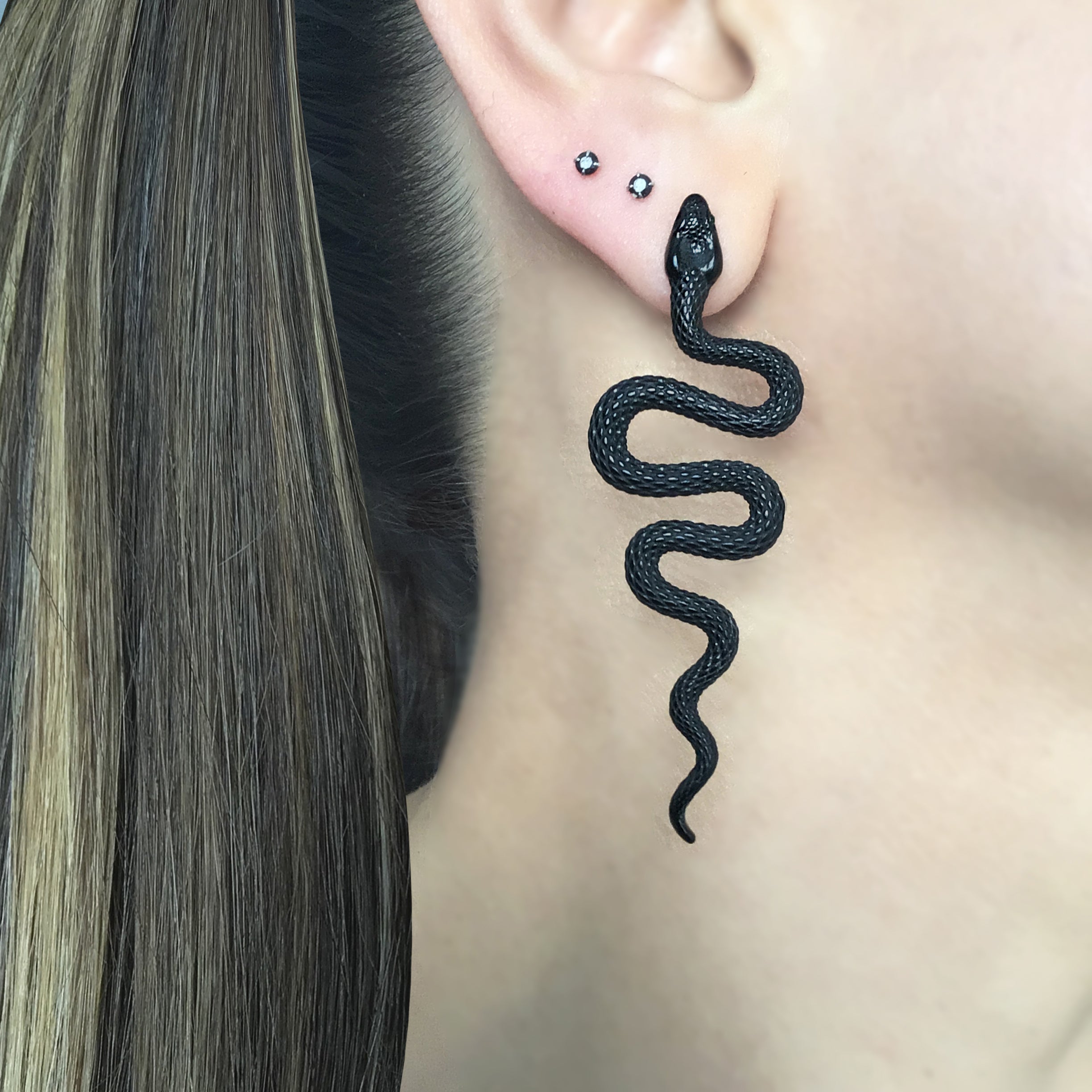 Long Snake earrings in Black