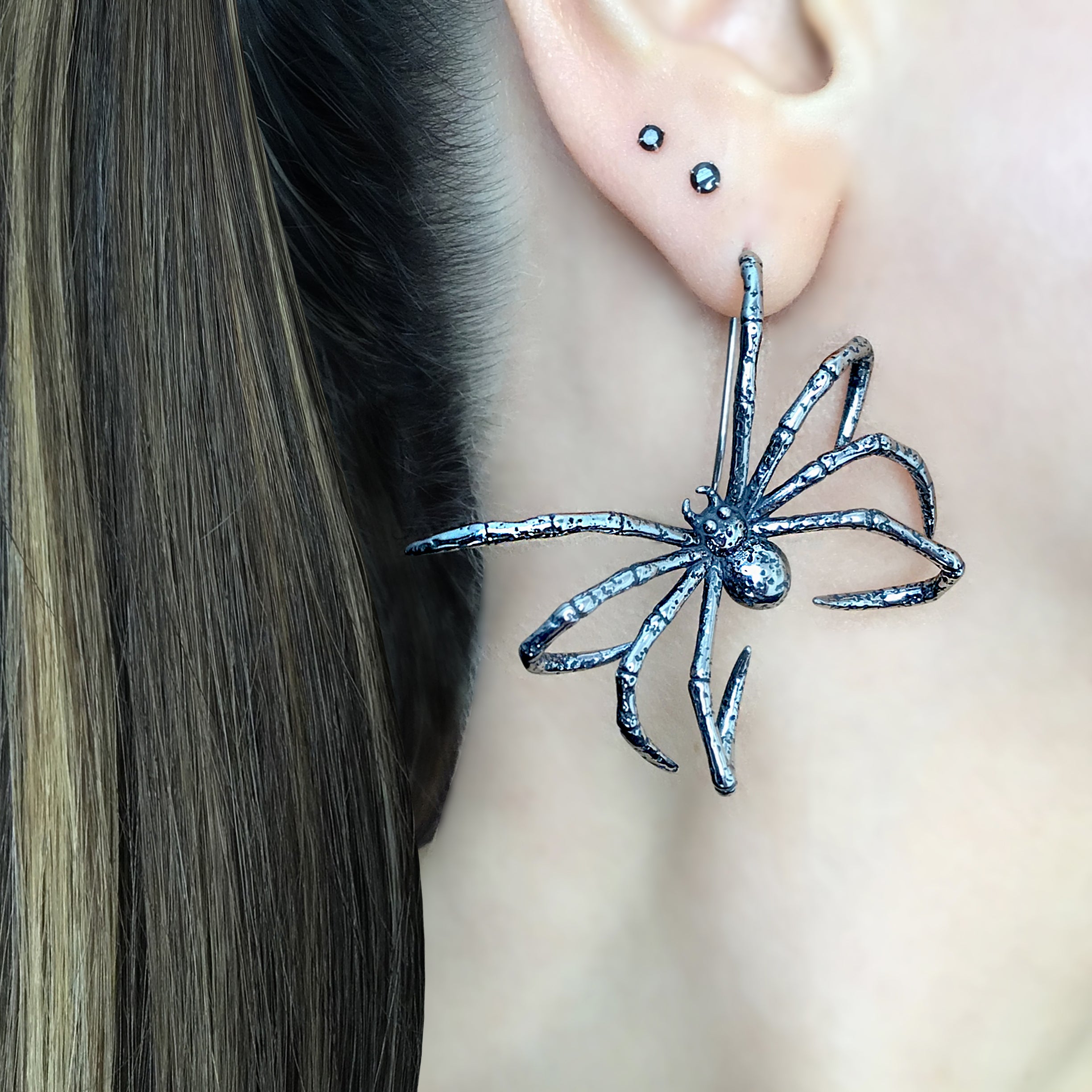 Hanging Spider earrings in Silver