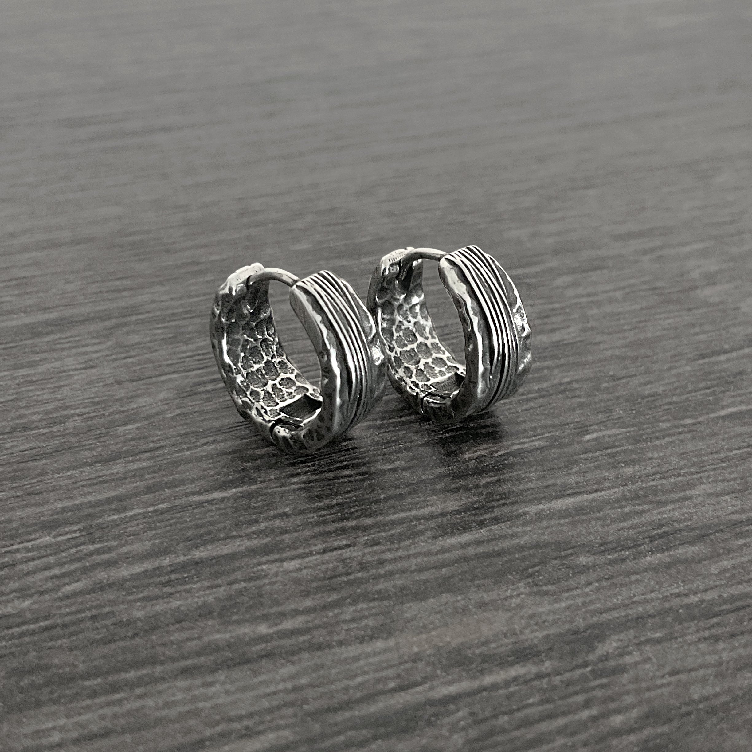 Textured hoop earrings with lines