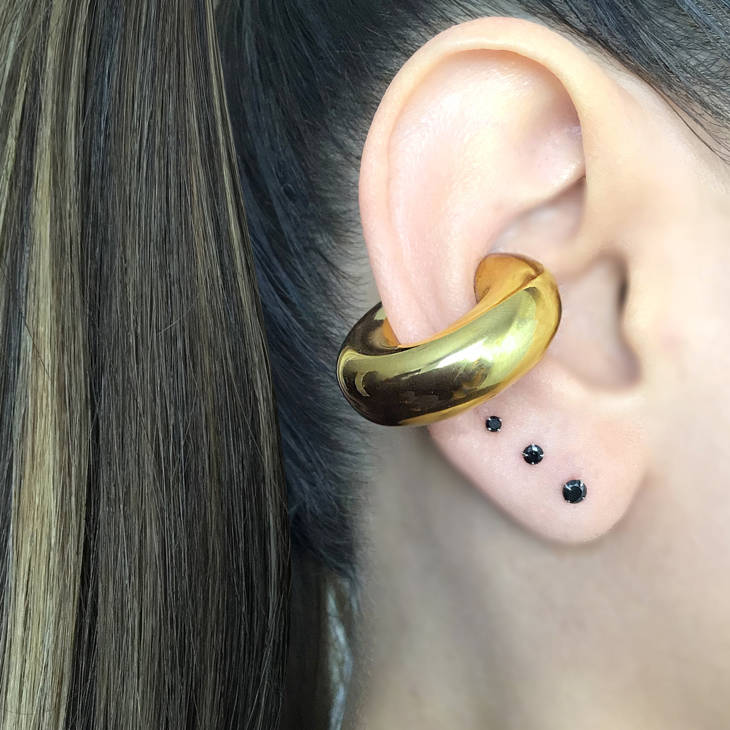 Chunky Ear cuff no piercing in Black