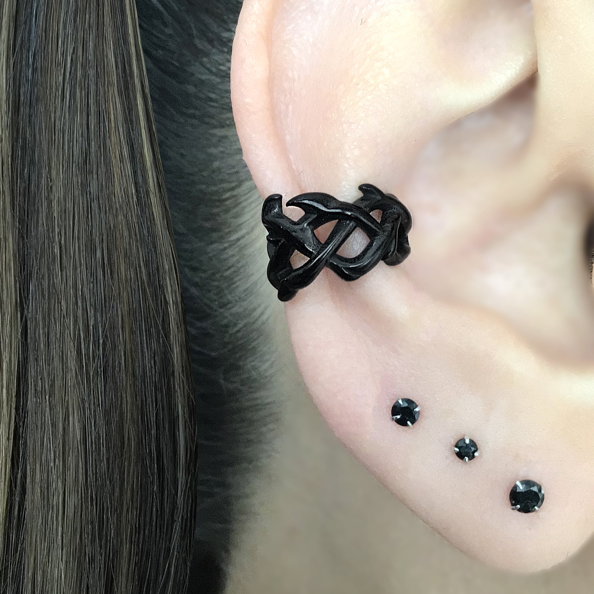 Thorns wide ear cuff no piercing